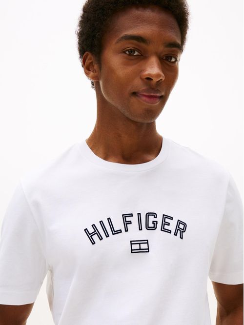CAMISETA FLOCK CON LOGO ESTAMPADO