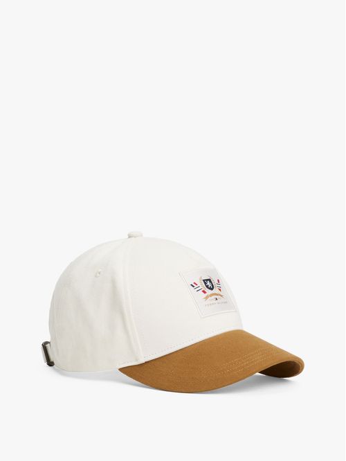 GORRA CON PARCHE DEL ESCUDO