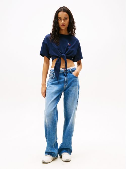 CAMISETA ANUDADA CORTE CROPPED CON PARCHE