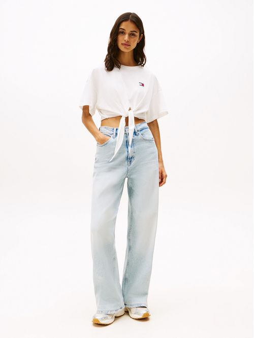 CAMISETA ANUDADA CORTE CROPPED CON PARCHE