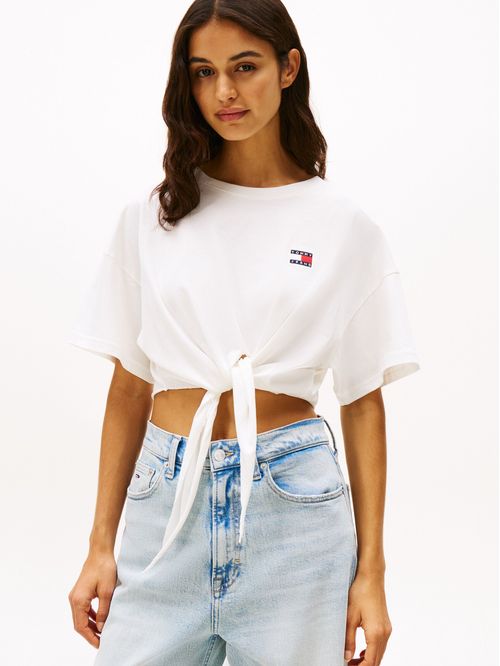 CAMISETA ANUDADA CORTE CROPPED CON PARCHE