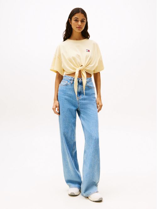 CAMISETA ANUDADA CORTE CROPPED CON PARCHE