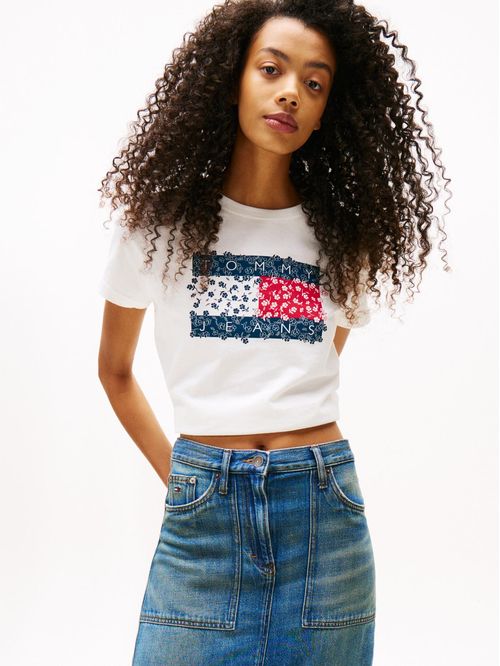 CAMISETA CON LOGO FLORAL