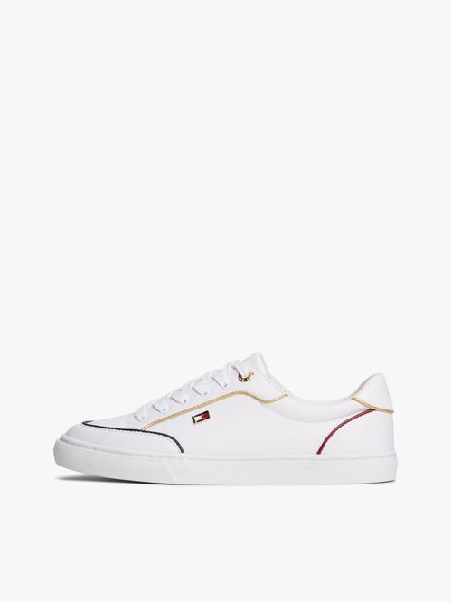 DEPORTIVOS CUPSOLE CON INSIGNIA METÁLICA