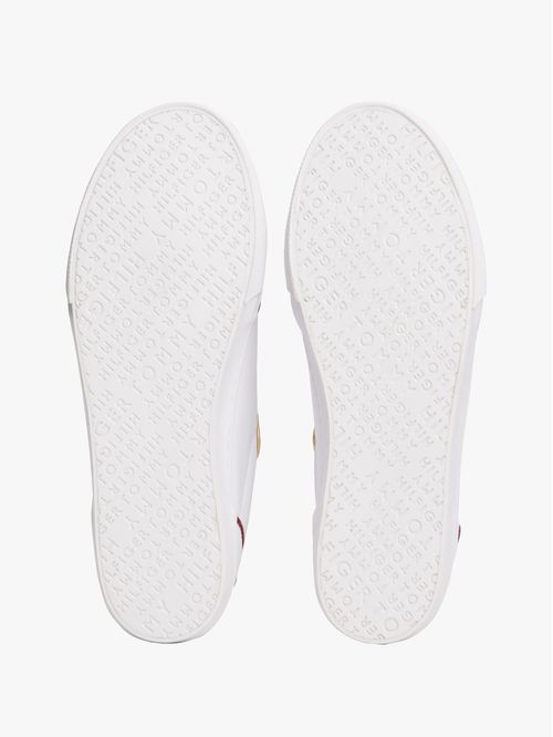 DEPORTIVOS CUPSOLE CON INSIGNIA METÁLICA